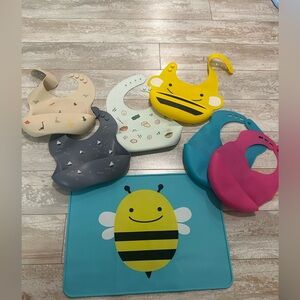 Bundle of silicone Bibs and Placement mat